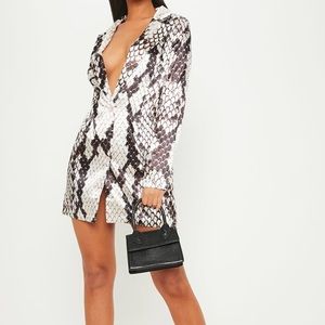PRETTYLITTLETHING BLAZER DRESS